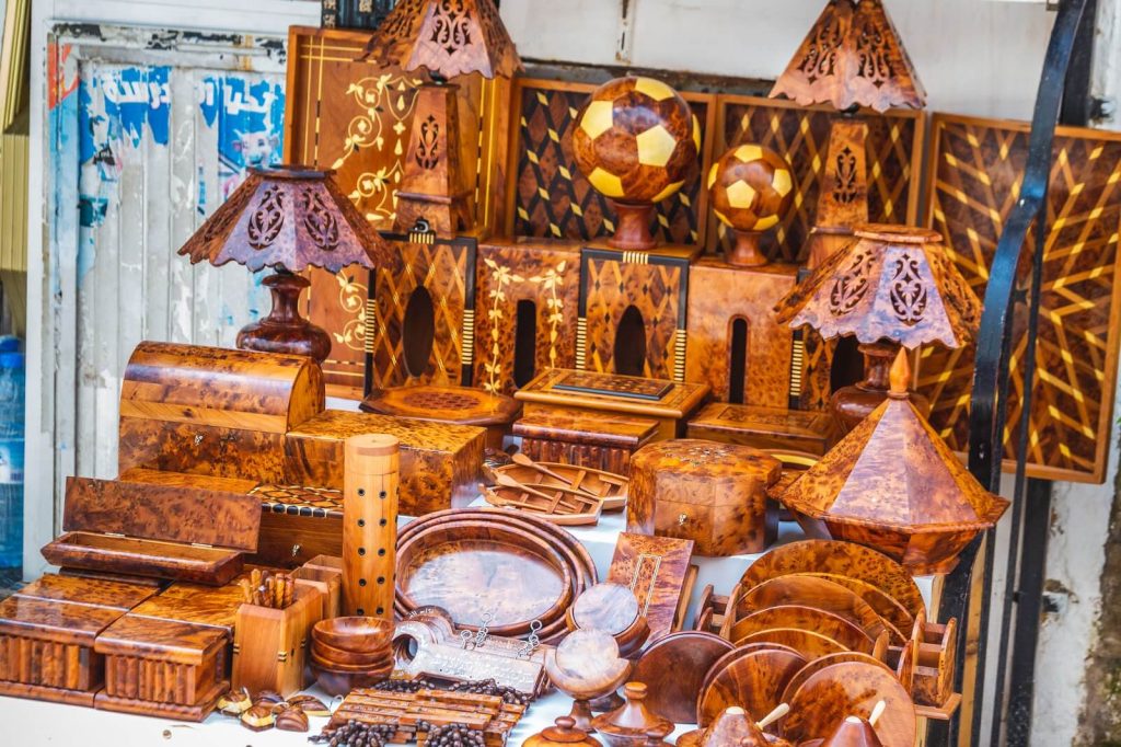 כלי עץ בשוק אסווירה, קניות במרוקו